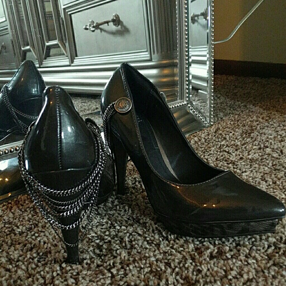 Buckle shoes
